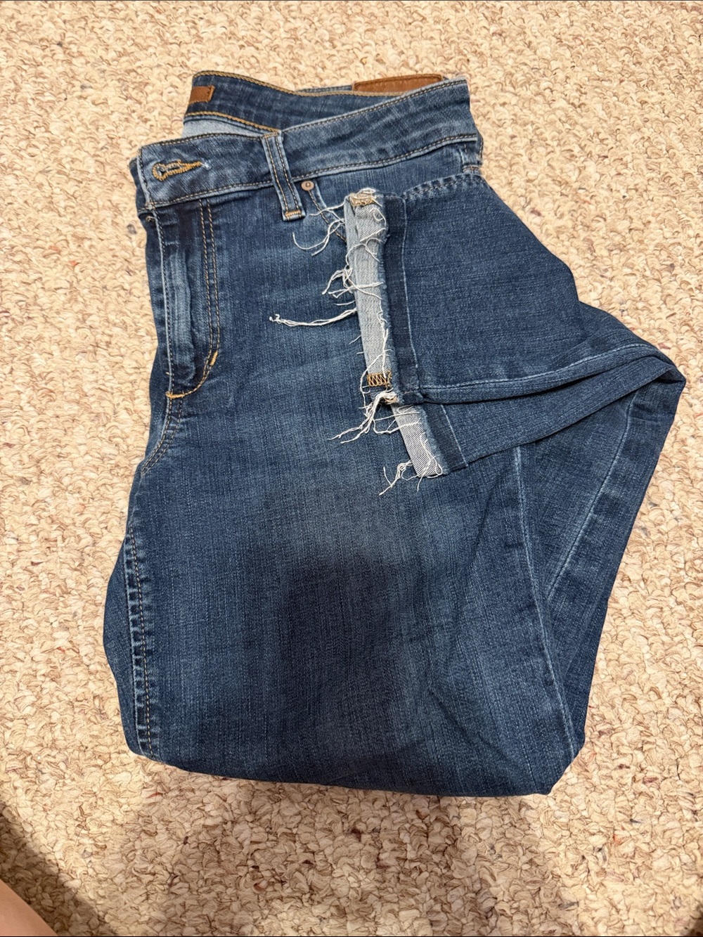 Joe's Jeans Dark Blue Skinny crop Jeans with Light Distressing